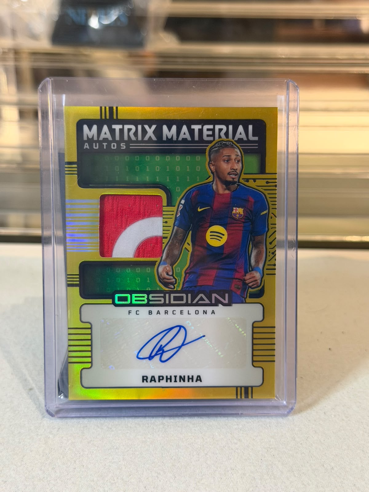 Raphinha FC Barcelona 2025-26 Panini Obsidian Matrix Material Autos Gold parallel #MA-RDB 04/10 autograph relic card front