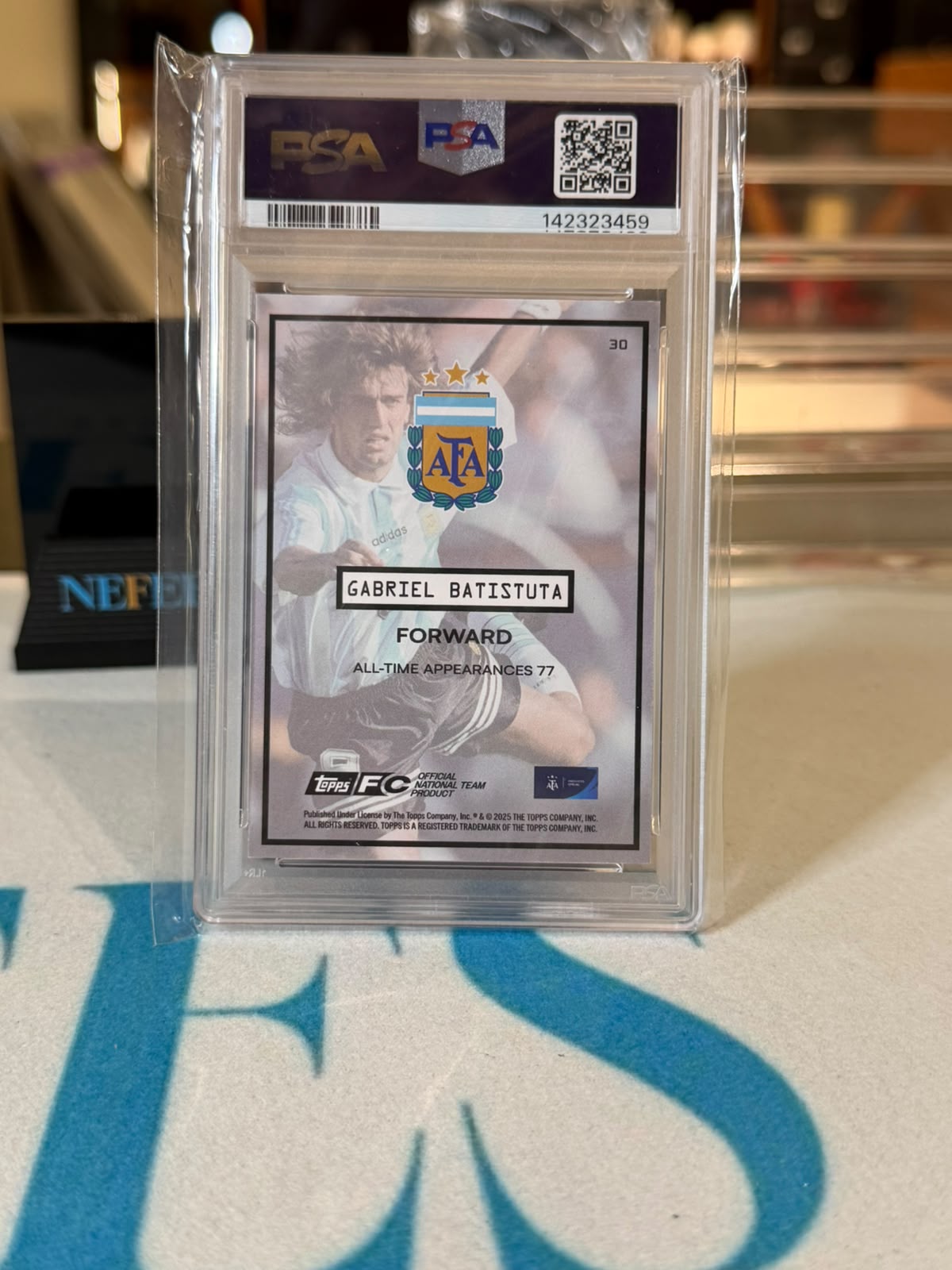 Gabriel Batistuta 09/25 – Argentina trading card, back