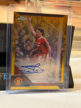 Steve Bruce 23/50 – Chrome Autograph (Gold) Manchester United trading card, front