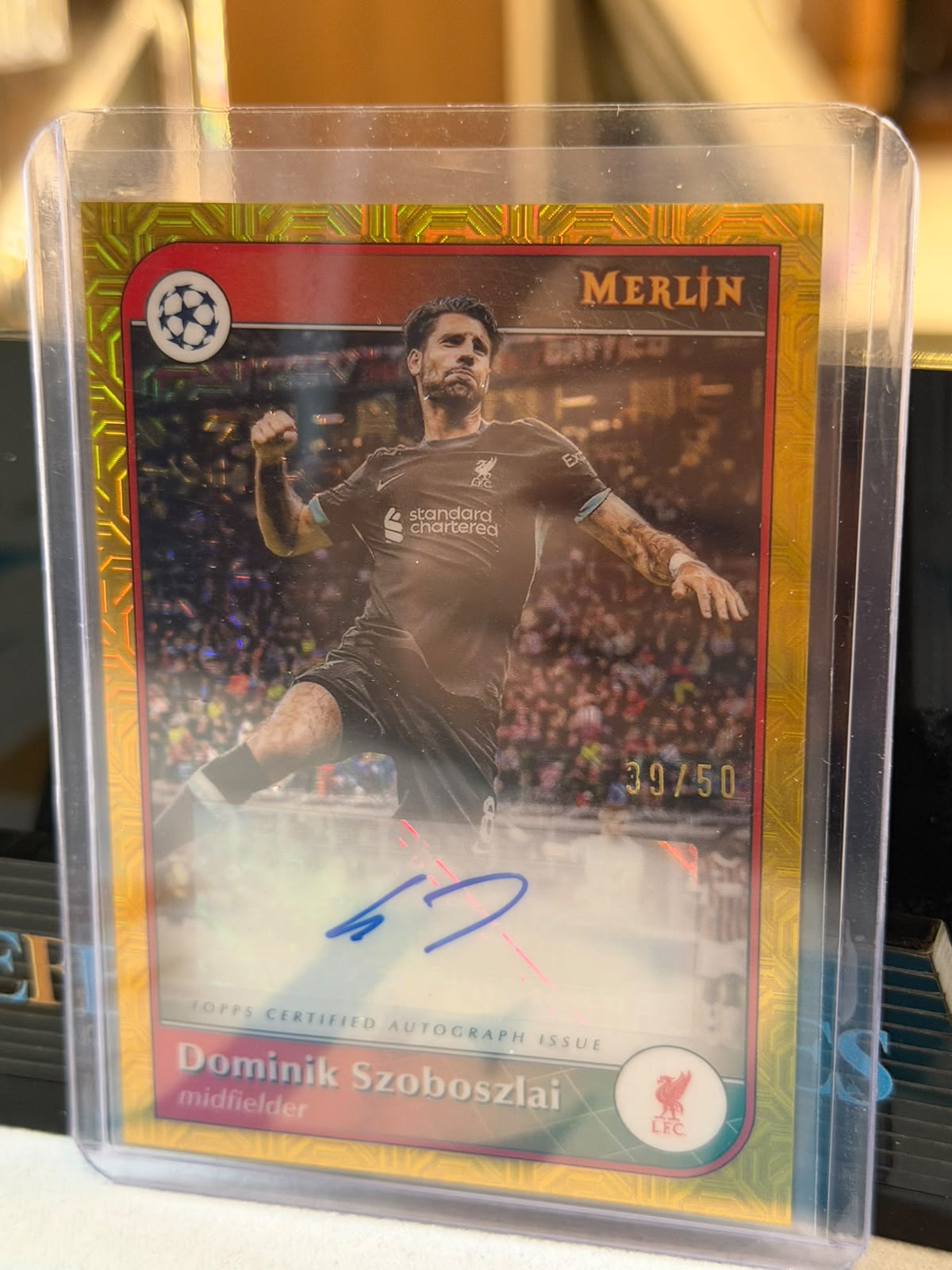 Dominik Szoboszlai 39/50 Autograph (AU-DS), Gold parallel – 2024/25 Topps Merlin UEFA Club Competitions, front