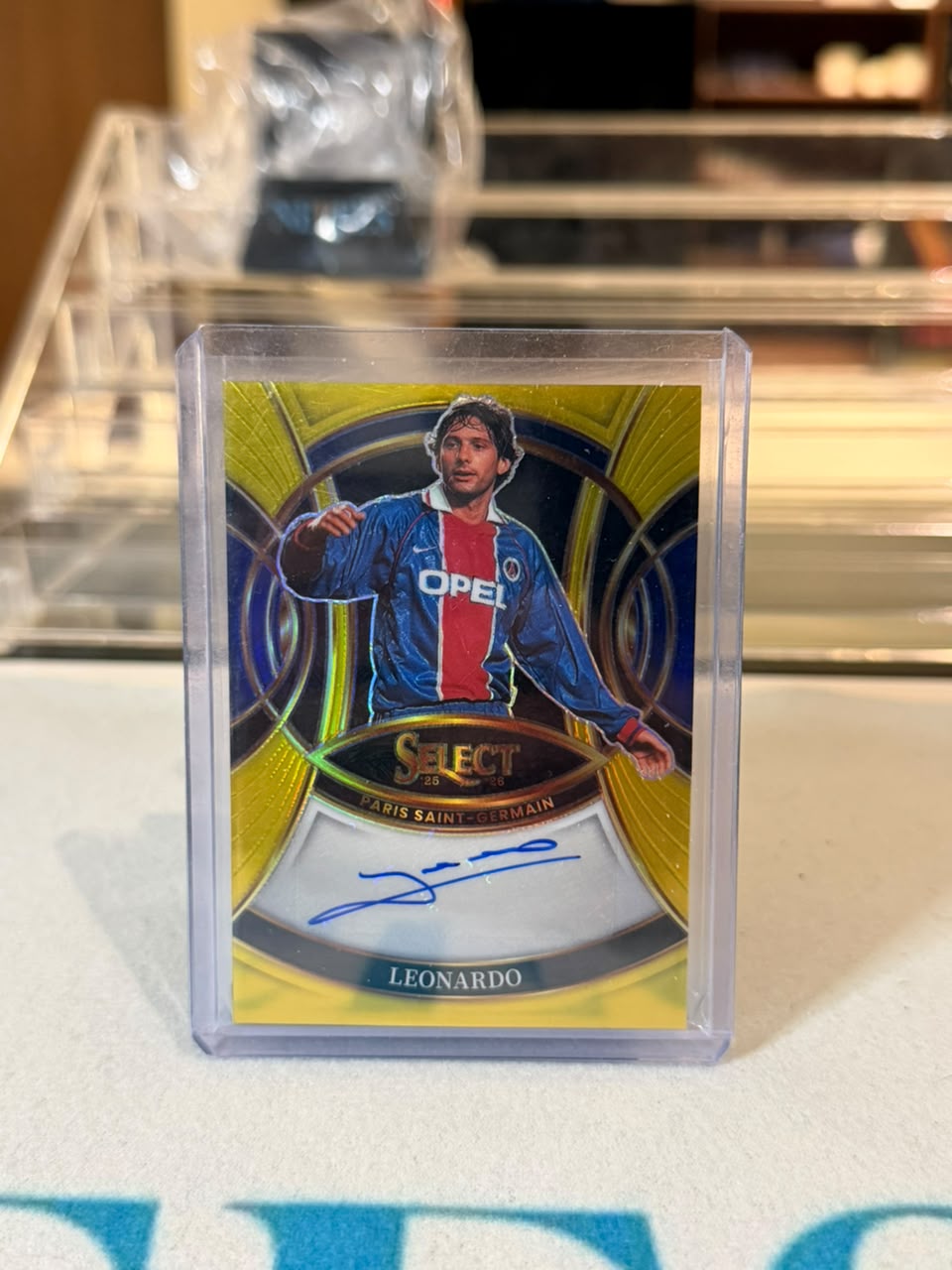 Leonardo Paris Saint-Germain 2025-26 Panini Select Ligue 1 Signatures Gold Prizm 3/5 S-LO autograph card front