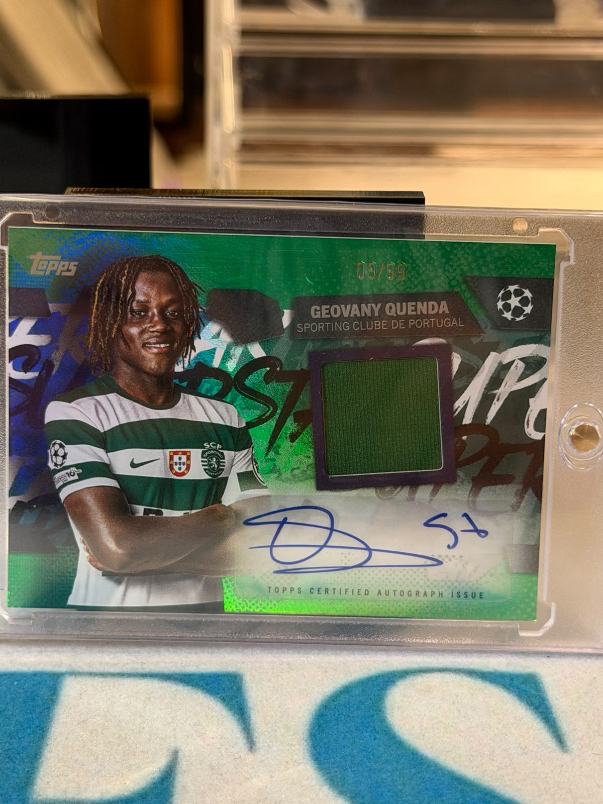 Geovany Quenda 09/99 Superstar Autographed Relic Green Foil 2025/26 Topps UEFA – Sporting CP trading card, front