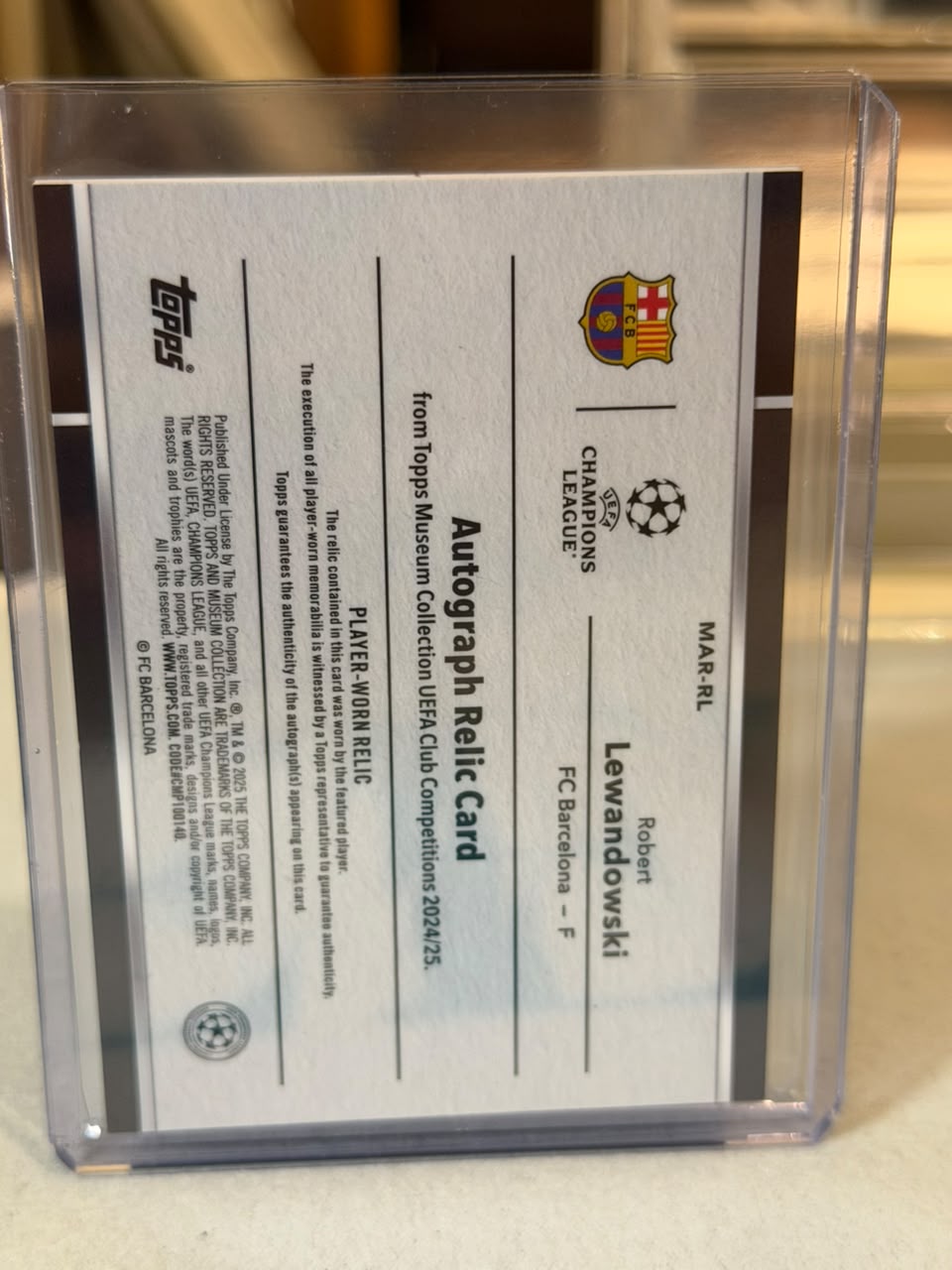 Robert Lewandowski 17/25 Autograph Relic Card, player-worn jersey swatch – Topps Museum Collection UEFA Club Competitions 202