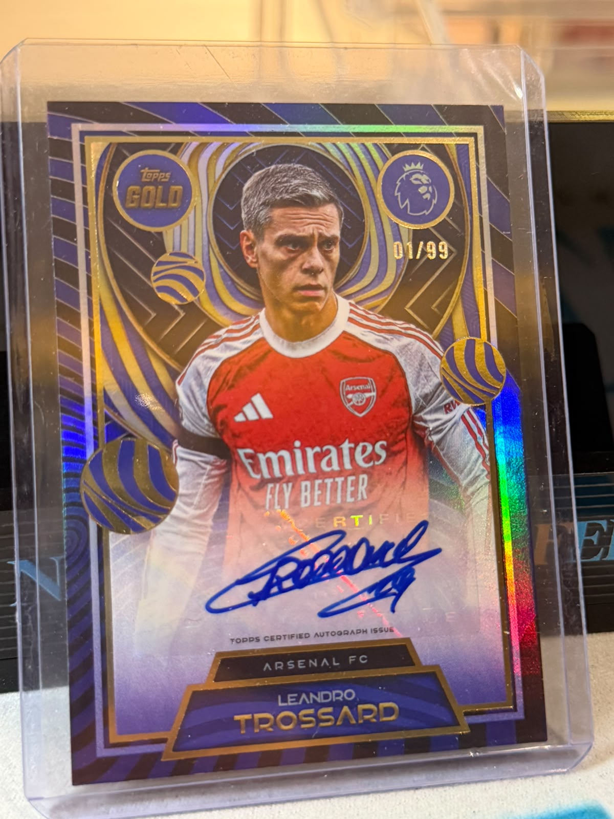Leandro Trossard front - 2025/26 Topps Gold Premier League Current Stars Autograph Blue 01/99