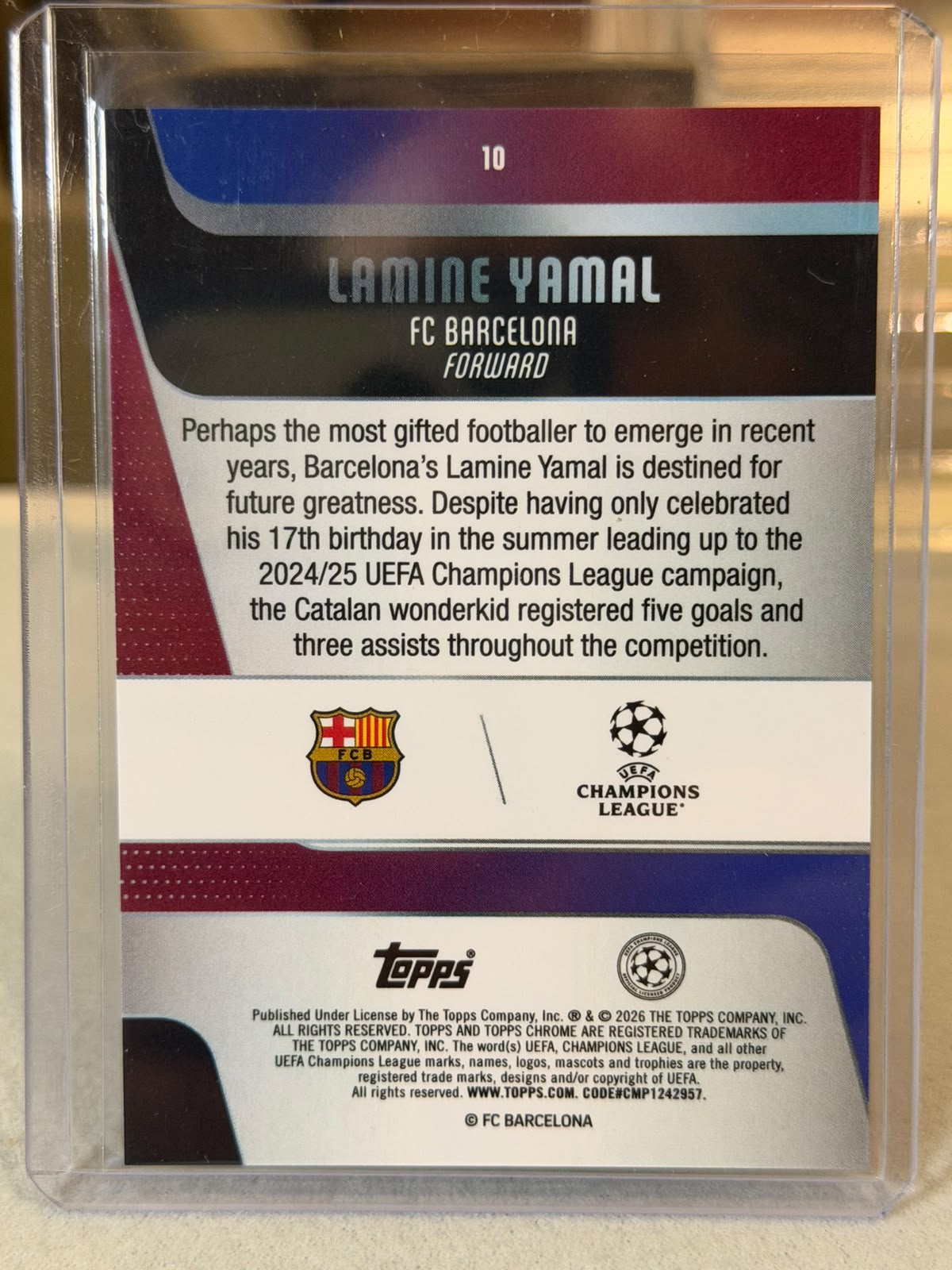 Lamine Yamal Green-tone refractor parallel – Topps Chrome UEFA Club Competitions 2025/26 (#10) – FC Barcelona trading card, b