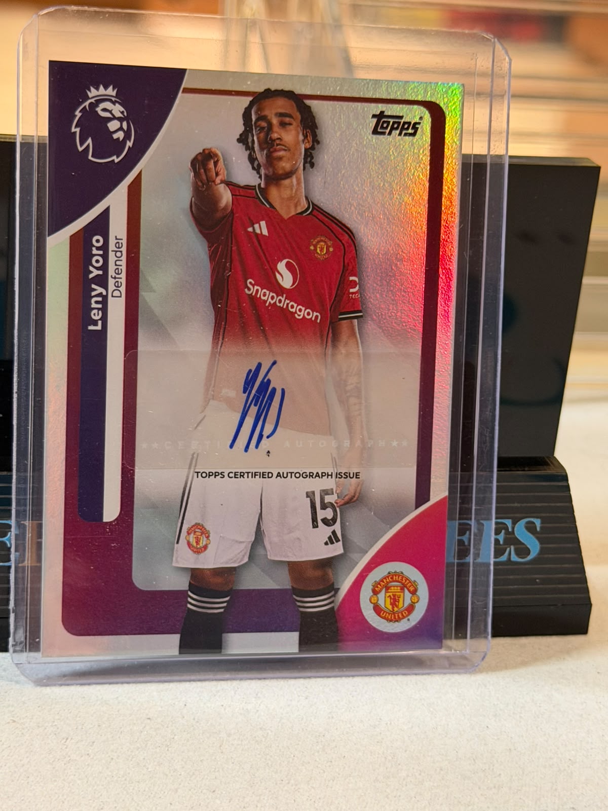 Leny Yoro Base Autograph Variation Manchester United trading card, front