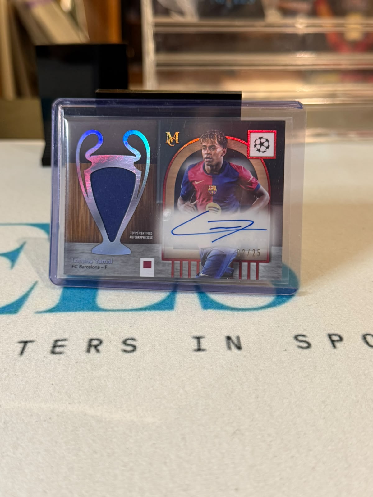 Lamine Yamal 02/25 Momentous Materials Jumbo Autographs – 2024/25 Topps Museum Collection UEFA Club Competitions – FC Barcelo