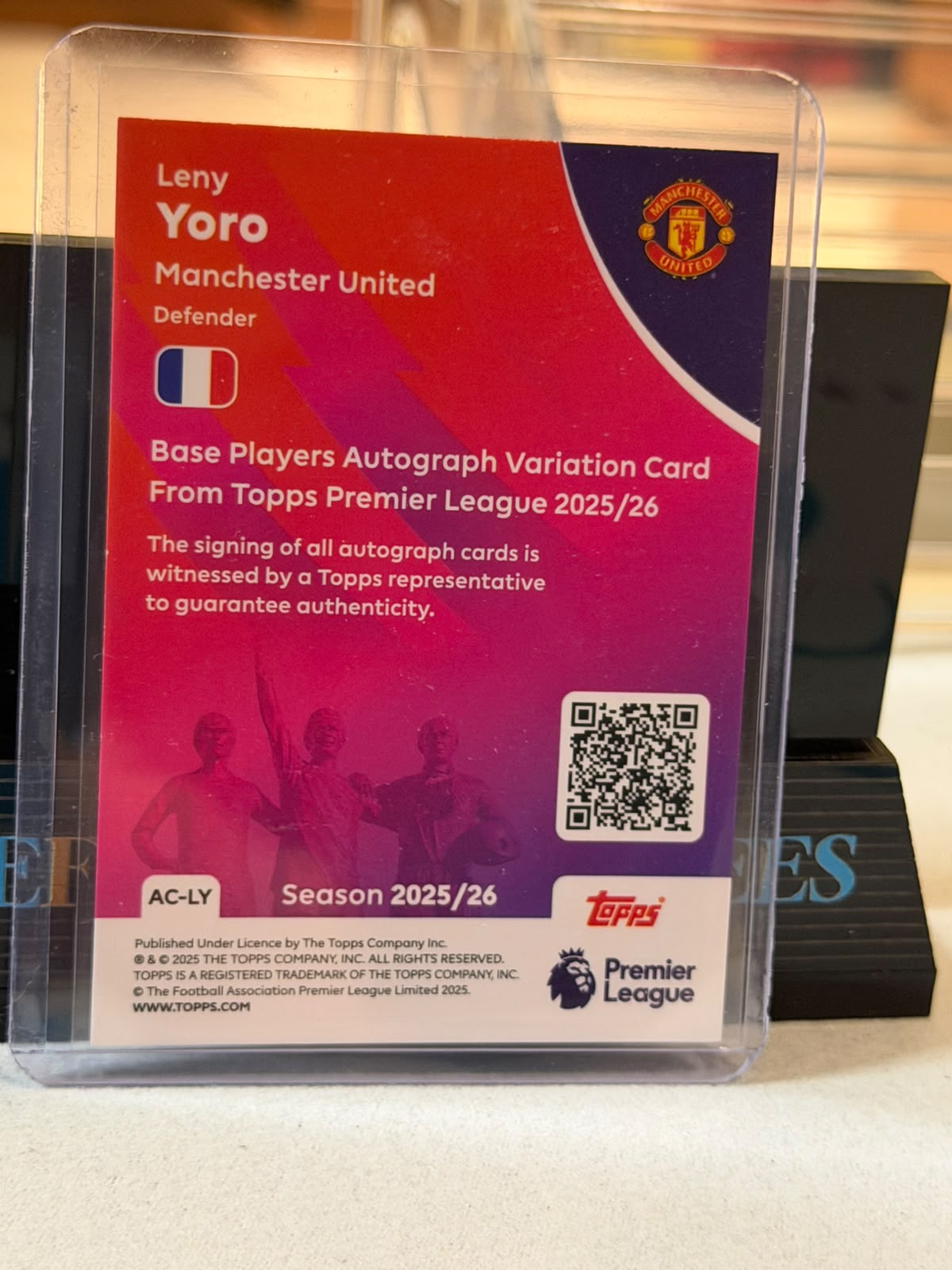 Leny Yoro Base Autograph Variation Manchester United trading card, back