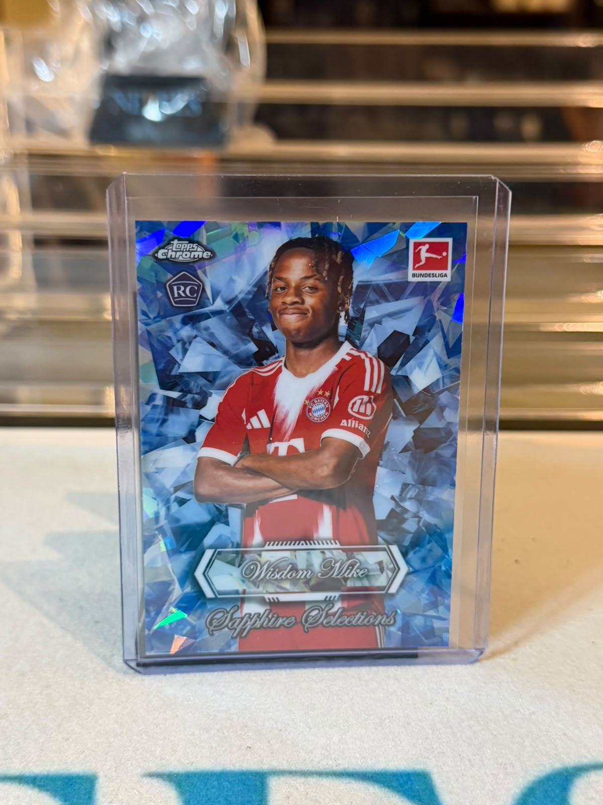 Wisdom Mike Bayern Munich rookie card, 2026 Topps Chrome Bundesliga, Sapphire Selections SAP-7 blue sapphire refractor, front