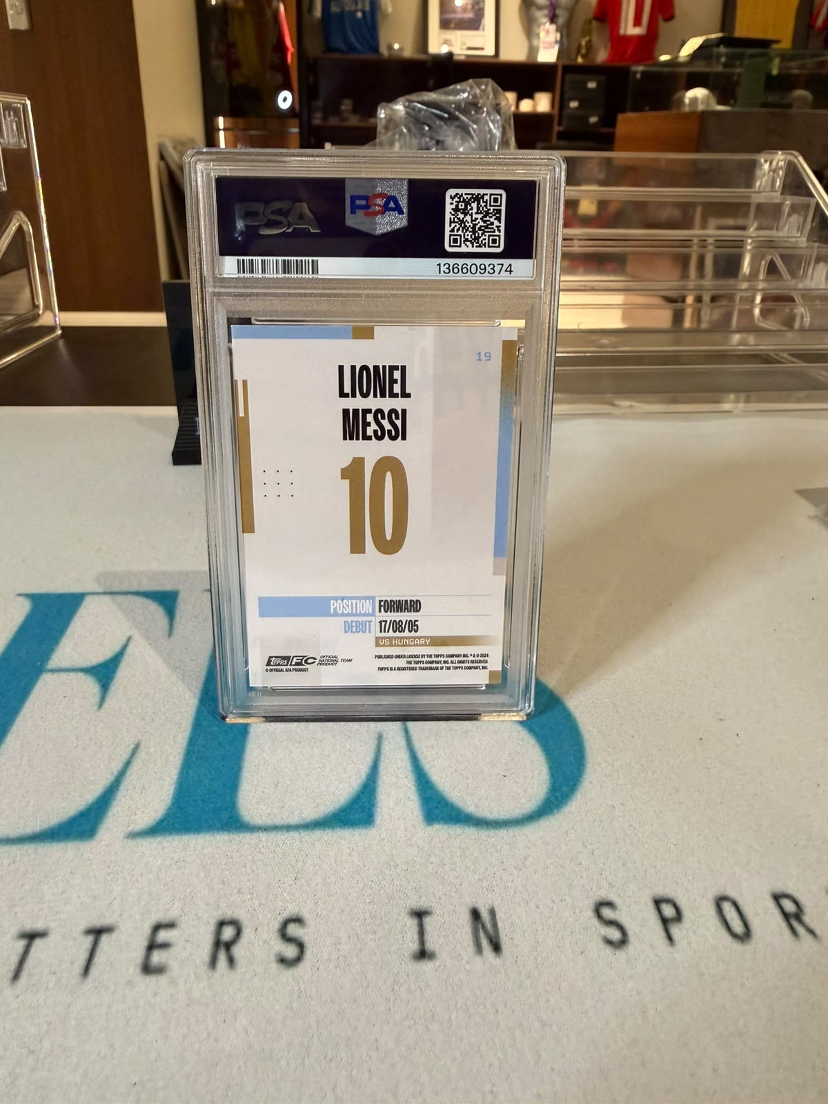 Lionel Messi 07/50 – Argentina trading card, back