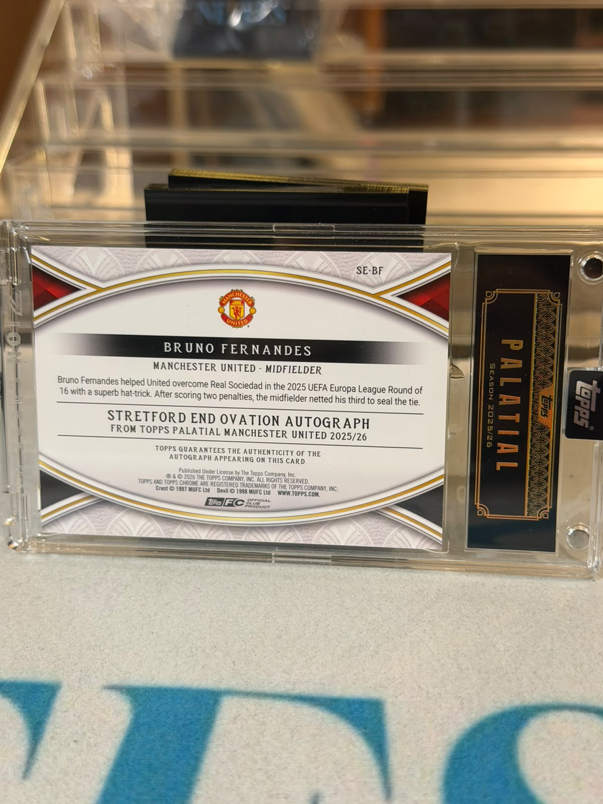 Bruno Fernandes Manchester United 2025/26 Topps Palatial Stretford End Ovation Autograph red parallel card #SE-BF 5/5 back
