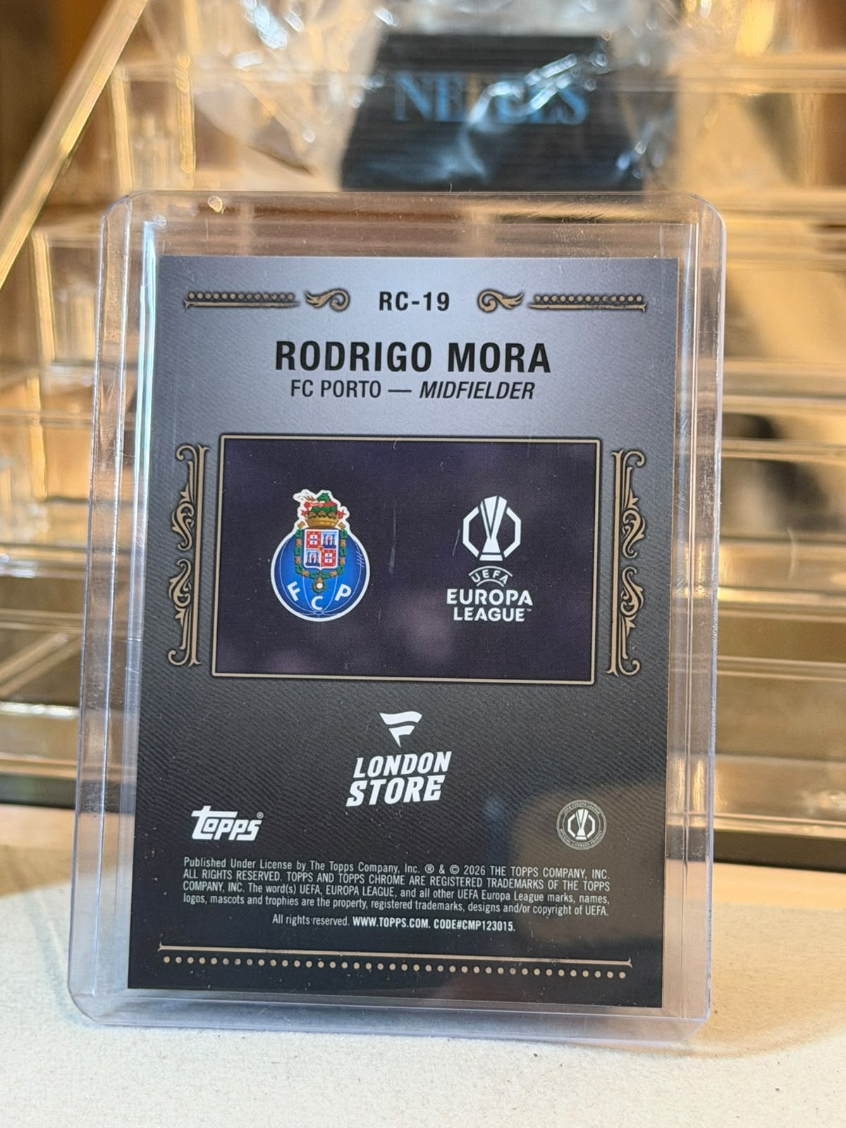 Rodrigo Mora - 2026 Topps Chrome UEFA Europa League Regency RC-19 18/25 - Back
