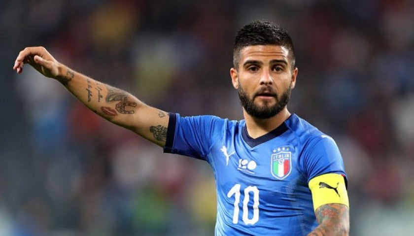 Lorenzo Insigne #10 name and number detail on Italy shirt