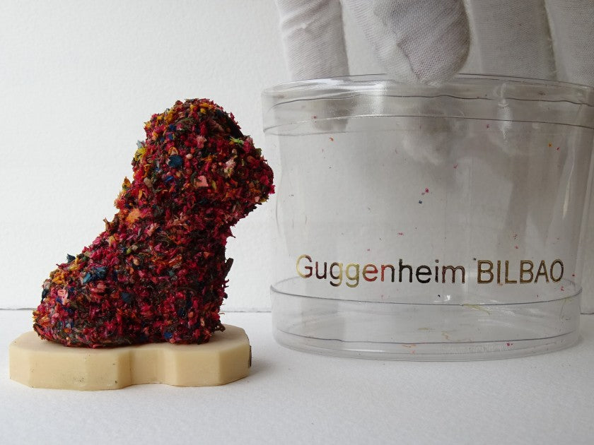 Jeff Koons "Puppy flower" Guggenheim, close-up of dried flowers