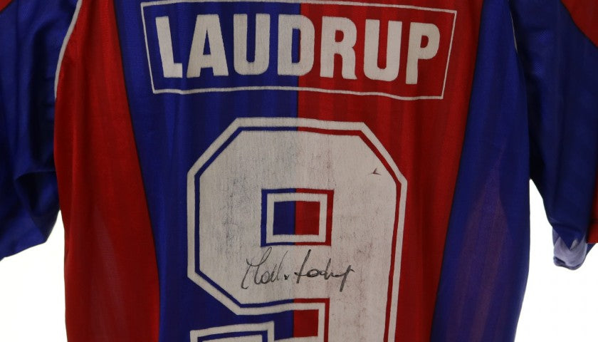 Michael Laudrup Signed Barcelona Shirt 1992/93, number 9 detail