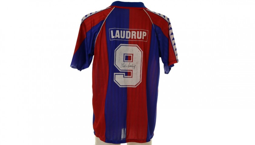 Michael Laudrup Signed Barcelona Shirt 1992/93, FC Barcelona emblem detail