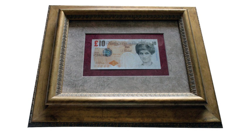 "Di-Faced Tenner" by Banksy, reverse side detail with "Trust No One" inscription